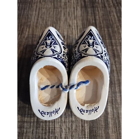 Holland Small Blue & White Souvenir Wooden Shoes Clogs Miniature Ornament 3 Inch - Picture 4 of 5